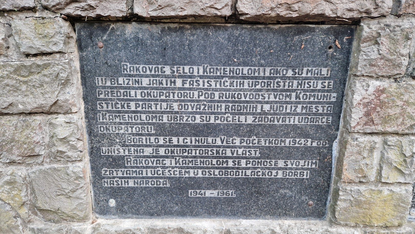 The introductory plaque of the memorial, dated 1941–1961